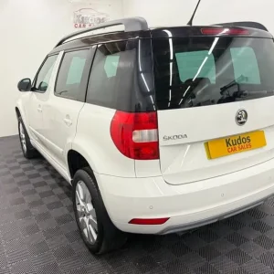 2015 Skoda Yeti 2.0 TDi ELEGANCE 5dr - FULL LEATHER - REAR SENSORS - DAB - FSH HATCHBACK Diesel M... - Image 5