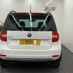 2015 Skoda Yeti 2.0 TDi ELEGANCE 5dr - FULL LEATHER - REAR SENSORS - DAB - FSH HATCHBACK Diesel M... - Image 6
