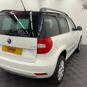 2015 Skoda Yeti 2.0 TDi ELEGANCE 5dr - FULL LEATHER - REAR SENSORS - DAB - FSH HATCHBACK Diesel M... - Image 8
