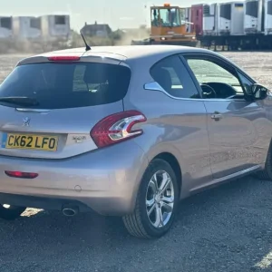 2012 Peugeot 208 1.4 HDi Allure 3dr HATCHBACK Diesel Manual - Image 3