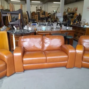 Tan soft leather 2 seater sofa 165cm x 90cm and 2 chairs 104cm x 90cm, Ref:19237 - Image 3