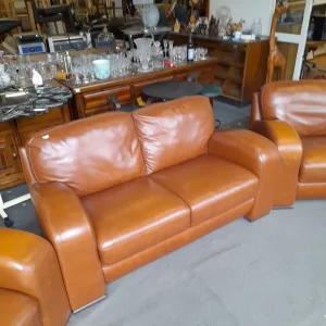 Tan soft leather 2 seater sofa 165cm x 90cm and 2 chairs 104cm x 90cm, Ref:19237 - Image 5