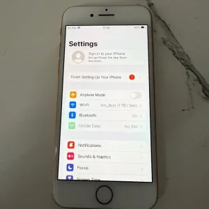 Apple iPhone 8 Unlocked to all networks (64gb inbuilt storage) - Image 3
