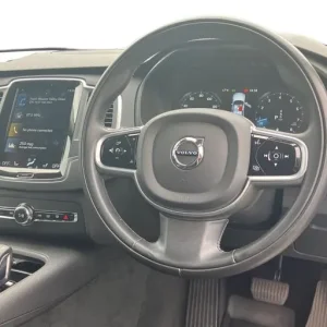 2021 Volvo XC90 2.0 B5P [250] Momentum 5dr AWD Gtron Estate PETROL Automatic - Image 3