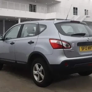 2013 Nissan Qashqai 1.5 dCi Visia 2WD Euro 5 5dr HATCHBACK Diesel Manual - Image 3