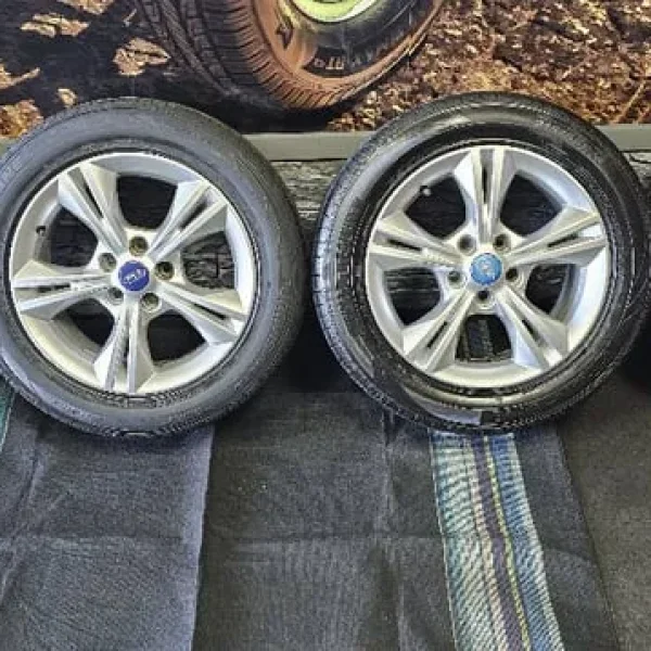Ford Genuine 16 alloy wheels + 4 x tyres 215 55 16 Roadstone