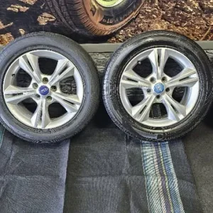 Ford Genuine 16 alloy wheels + 4 x tyres 215 55 16 Roadstone