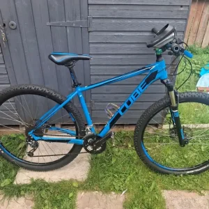 Mens cube mountail bike. L frame.