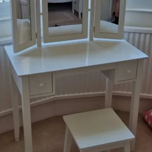 Dressing table for childs bedroom - Image 2