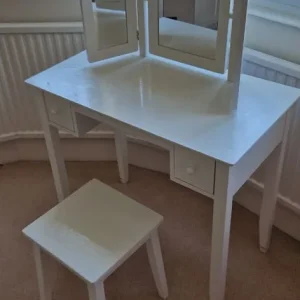 Dressing table for childs bedroom - Image 3