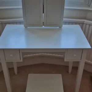 Dressing table for childs bedroom - Image 4