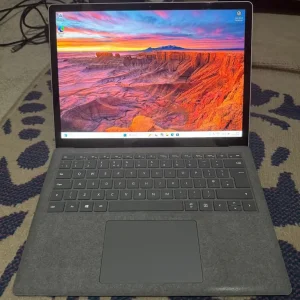 Excellent Microsoft Surface Laptop 3 i5-1035G7 8GB 256GB W11 + Docking Station + Charger - Image 2