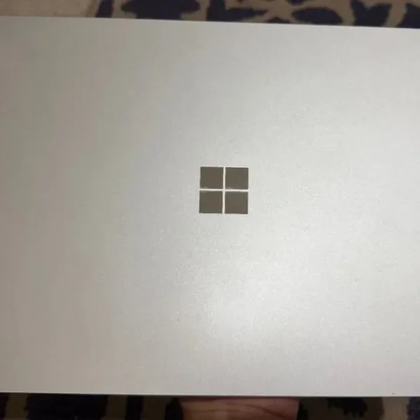 Excellent Microsoft Surface Laptop 3 i5-1035G7 8GB 256GB W11 + Docking Station + Charger