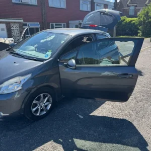 Peugeot, 208, Hatchback, 2012, Manual, 1199 (cc), 3 doors - Image 2