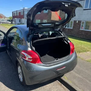 Peugeot, 208, Hatchback, 2012, Manual, 1199 (cc), 3 doors - Image 4