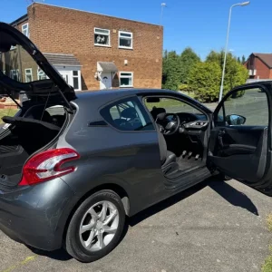 Peugeot, 208, Hatchback, 2012, Manual, 1199 (cc), 3 doors - Image 5