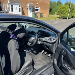 Peugeot, 208, Hatchback, 2012, Manual, 1199 (cc), 3 doors - Image 6