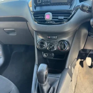 Peugeot, 208, Hatchback, 2012, Manual, 1199 (cc), 3 doors - Image 8
