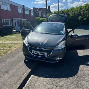 Peugeot, 208, Hatchback, 2012, Manual, 1199 (cc), 3 doors