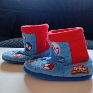 Kids Spidey slippers size 9-10 - Image 4