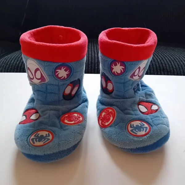 Kids Spidey slippers size 9-10