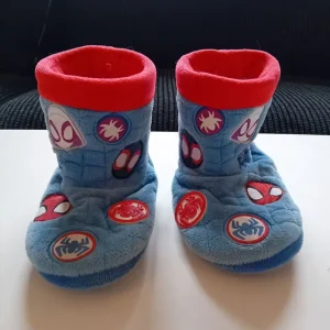 Kids Spidey slippers size 9-10
