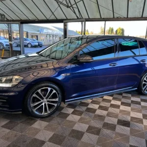 2017 Volkswagen Golf 2.0 Golf R-Line TDI BlueMotion Technology Semi-Auto 5dr Hatchback Diesel Aut... - Image 5