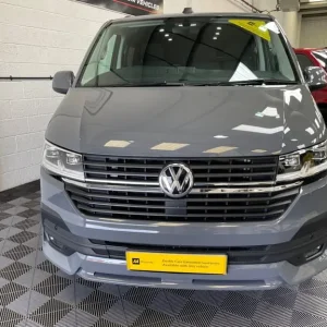 2023 73 Volkswagen Transporter T6.1 2.0TDI 150BHP T32 SWB HIGHLINE KOMBI DSG - Image 2