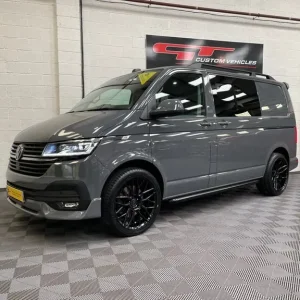 2023 73 Volkswagen Transporter T6.1 2.0TDI 150BHP T32 SWB HIGHLINE KOMBI DSG - Image 4
