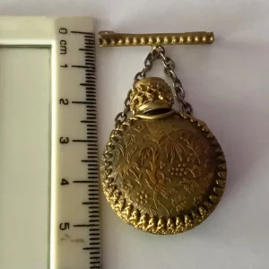 Antique Victorian encased, coloured glass perfume bottle on bar & chain brooch pin - Image 3