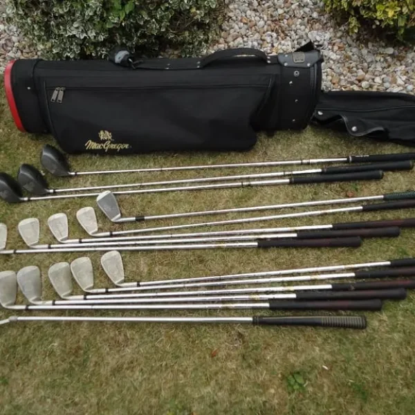 Various sets of golf clubs in bags, various prices, please read descriptions,