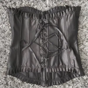 Size XXL black satin steel boned lace up corset with diamantes £8 - Image 2