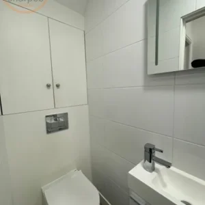 1 bedroom flat in 270 Haydons Road, Wimbledon, London - Image 3