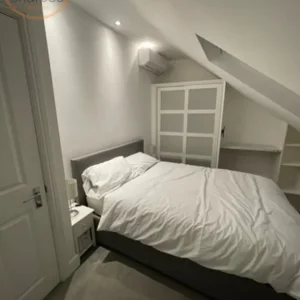 1 bedroom flat in 270 Haydons Road, Wimbledon, London - Image 5