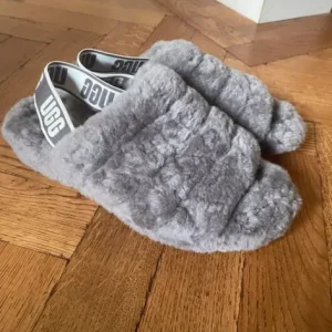 Womens Ugg slippers - Image 2