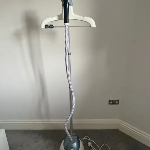 Morphy Richards standing steam iron