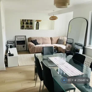 2 bedroom flat in Manor Gardens, London, N7 (2 bed) (#2584674) - Image 6