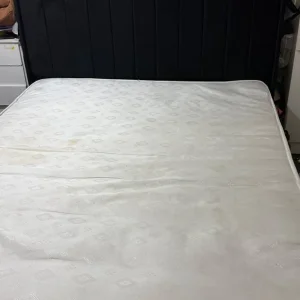 King size bed with or without mattress