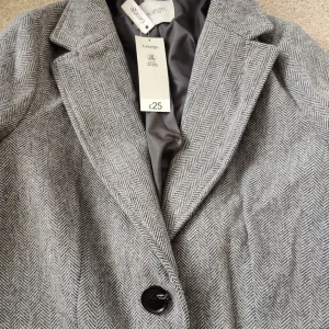 New, smart herringbone coat size 14 - Image 2