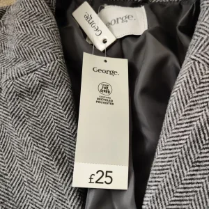 New, smart herringbone coat size 14 - Image 4