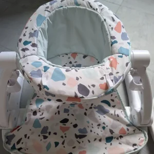 Sit me up chair with tray(small little highchair) - Image 2