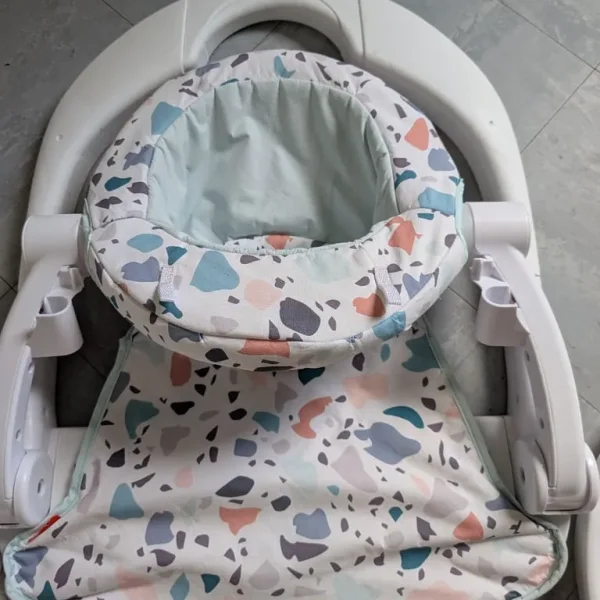 Sit me up chair with tray(small little highchair)