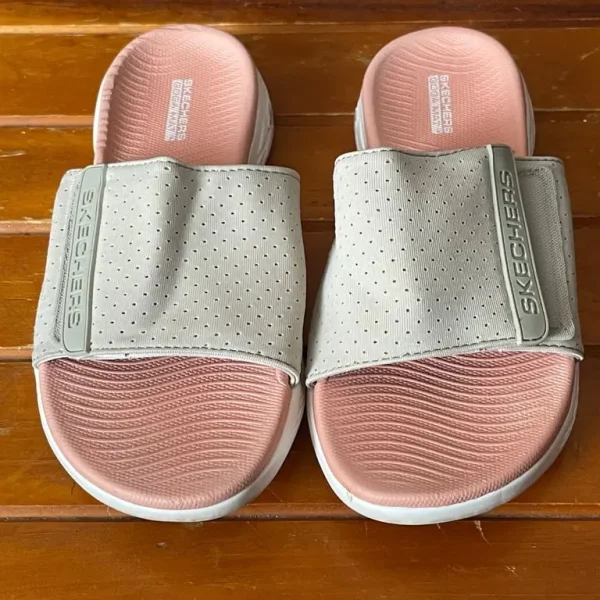 Skechers womans size 4 beige sliders