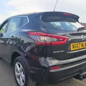 2017 Nissan Qashqai 1.2 DiG-T Acenta 5dr + SMART VISION PACK / ULEZ / DAB HATCHBACK Petrol Manual - Image 2