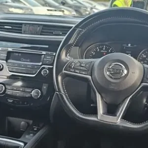 2017 Nissan Qashqai 1.2 DiG-T Acenta 5dr + SMART VISION PACK / ULEZ / DAB HATCHBACK Petrol Manual - Image 3