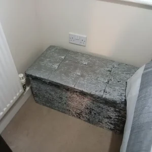 Single bed and matching ottaman, crushed silver full devan and headboard - Image 4