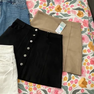 Ladies size 10 shorts and skirts - Image 4