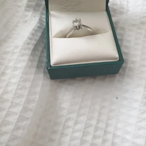 Platinum diamond ring