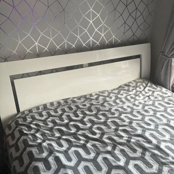 Kingsize bed