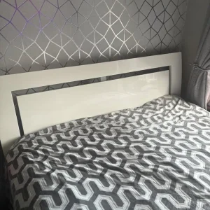 Kingsize bed